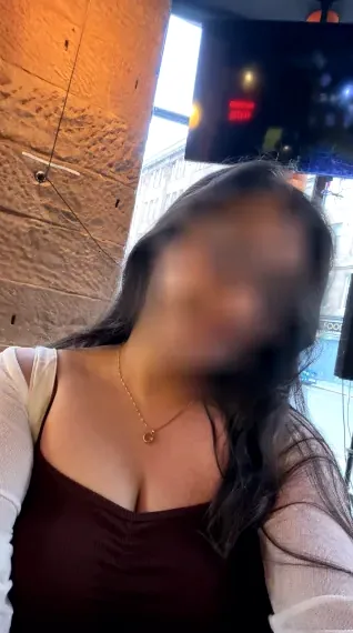 Agata, 24