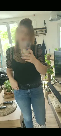 Amara, 34