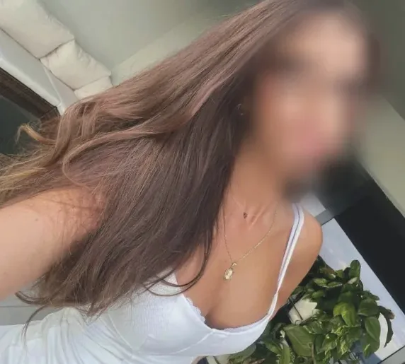Caitlin, 30