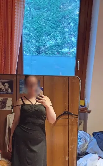 Chloe, 27