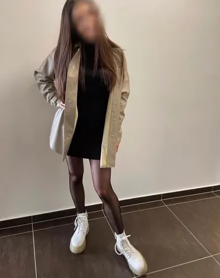 Courtney, 32