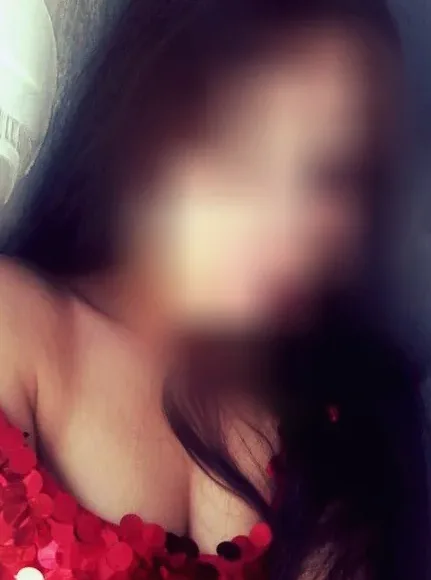 Isabelle, 30