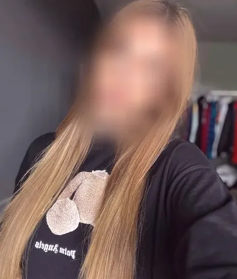 Isobel, 28