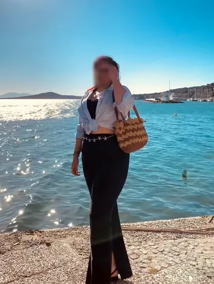 Lara, 26