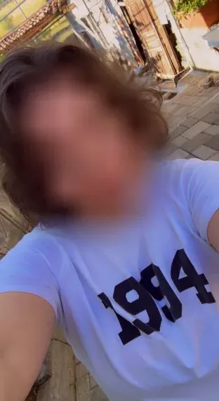 Niamh, 32