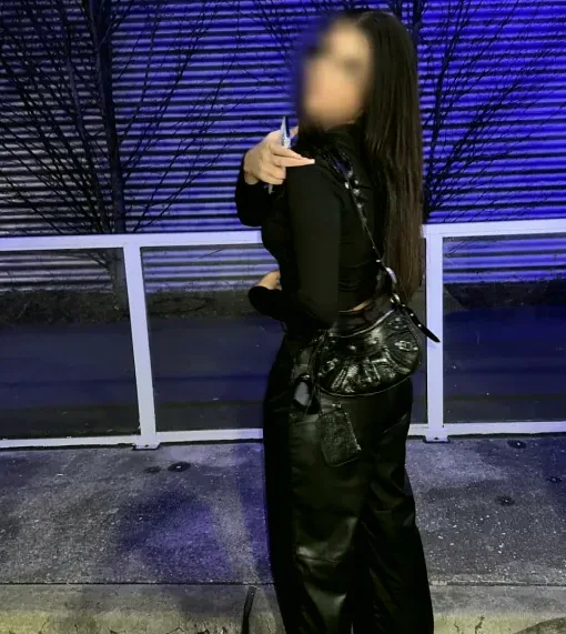 Rhona, 19